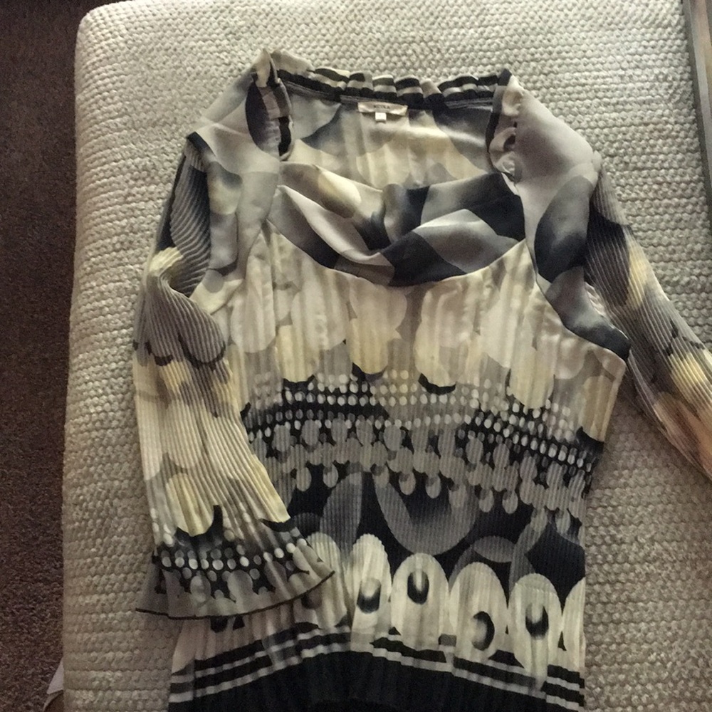 Tops - Picture 3 of 6